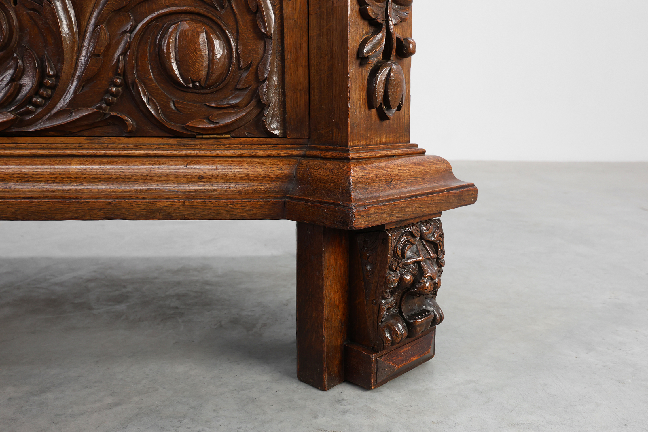 Flemish renaissance "beeldenkast" cabinet in oak wood Antwerp, ca. 1630thumbnail